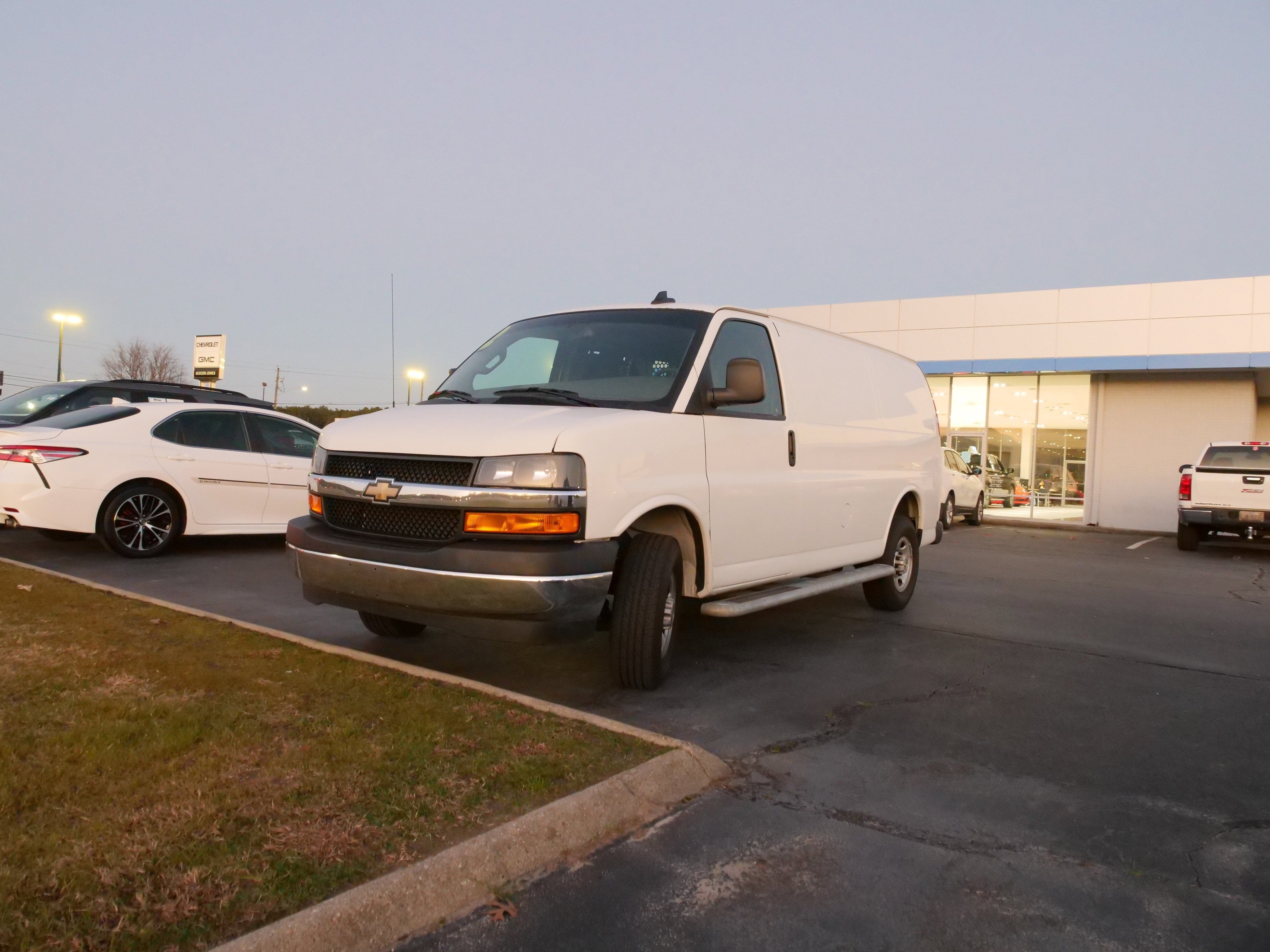 2024 Chevrolet Express Cargo 2500 WT