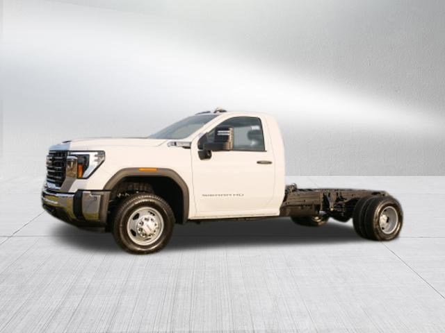 2026 GMC Sierra 3500 HD Chassis Cab Pro