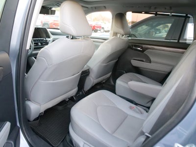 2021 Toyota Highlander Hybrid Platinum