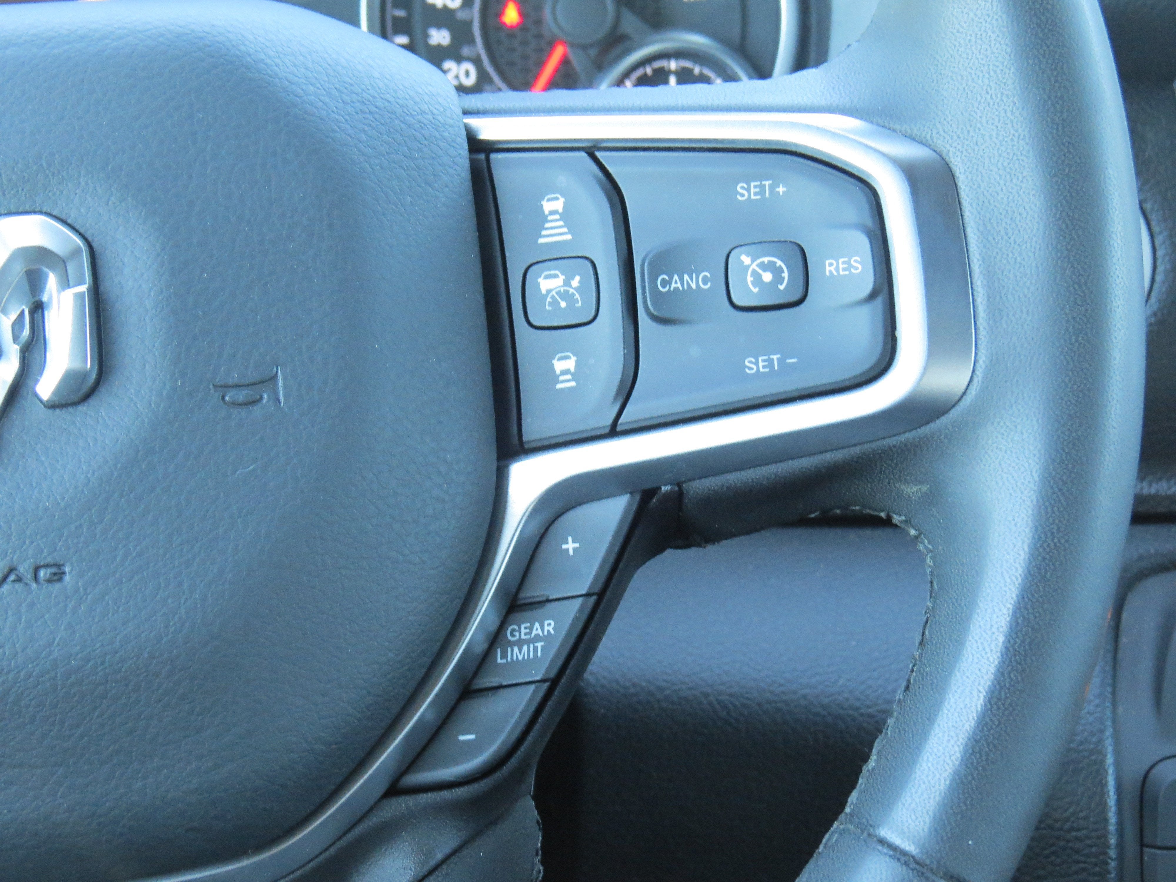 2025 RAM 1500 Big Horn 4x4 Crew Cab 3.0L Twin Turbo V6