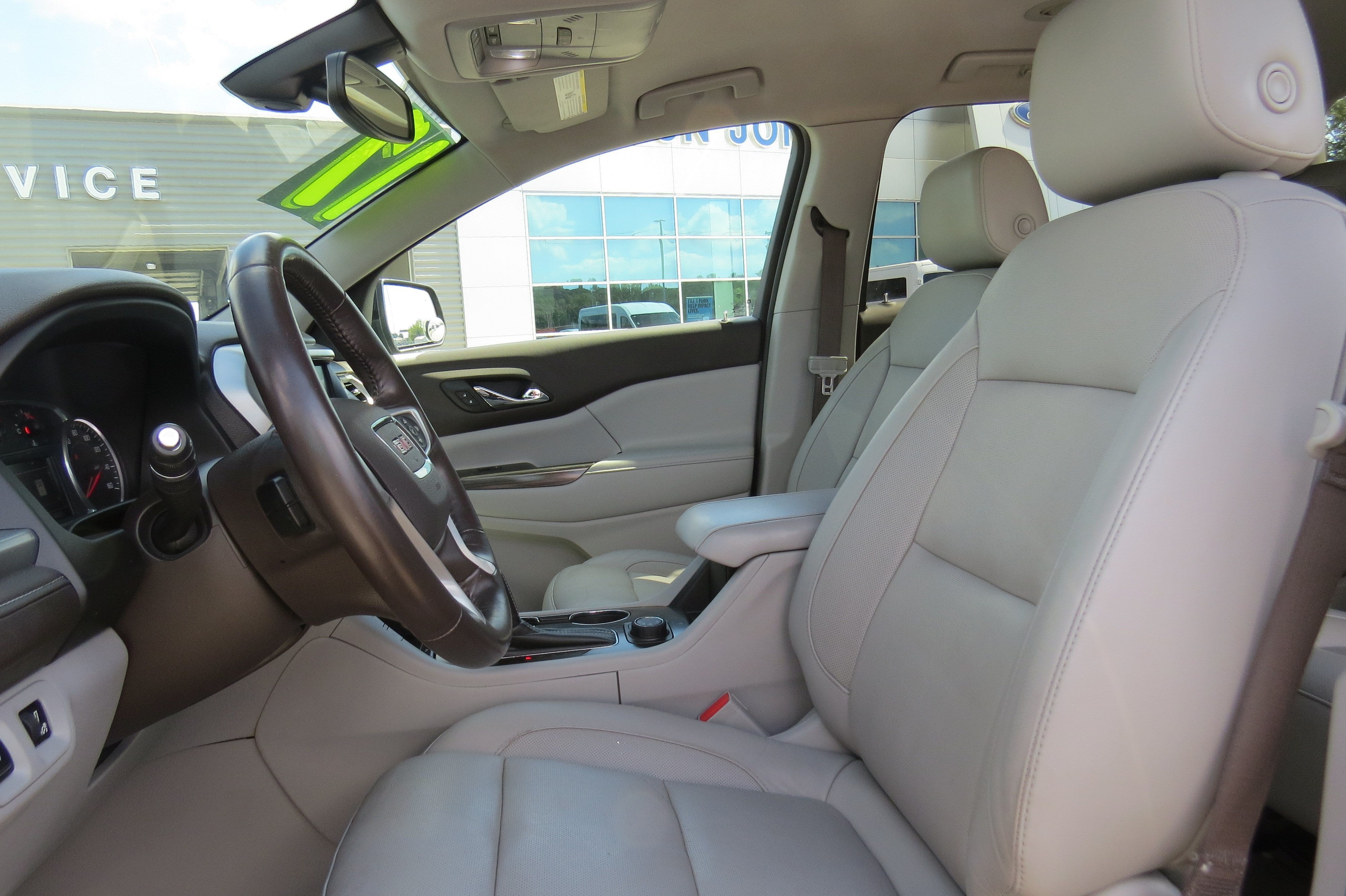 2017 GMC Acadia SLT AWD w/ 3rd Row