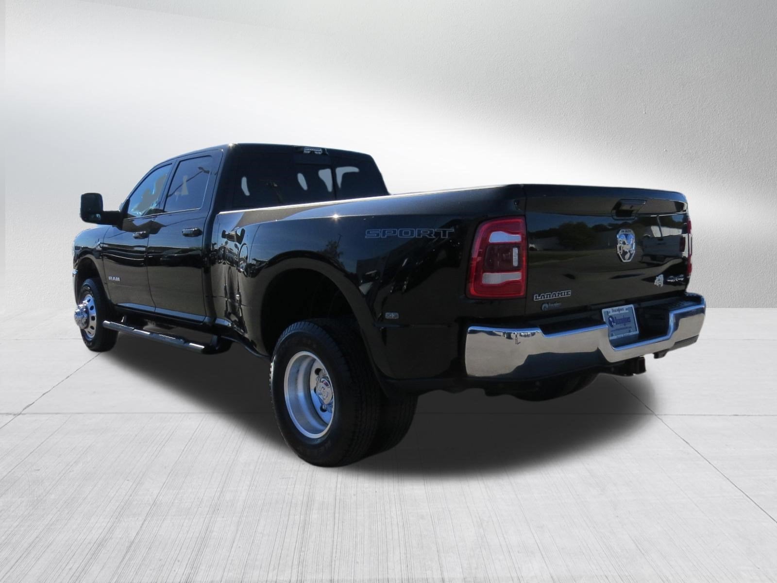 2024 RAM 3500 Laramie 4x4 Crew Cab 6.7L Turbo Diesel w/ Nav & Sport Appearance Pkg.
