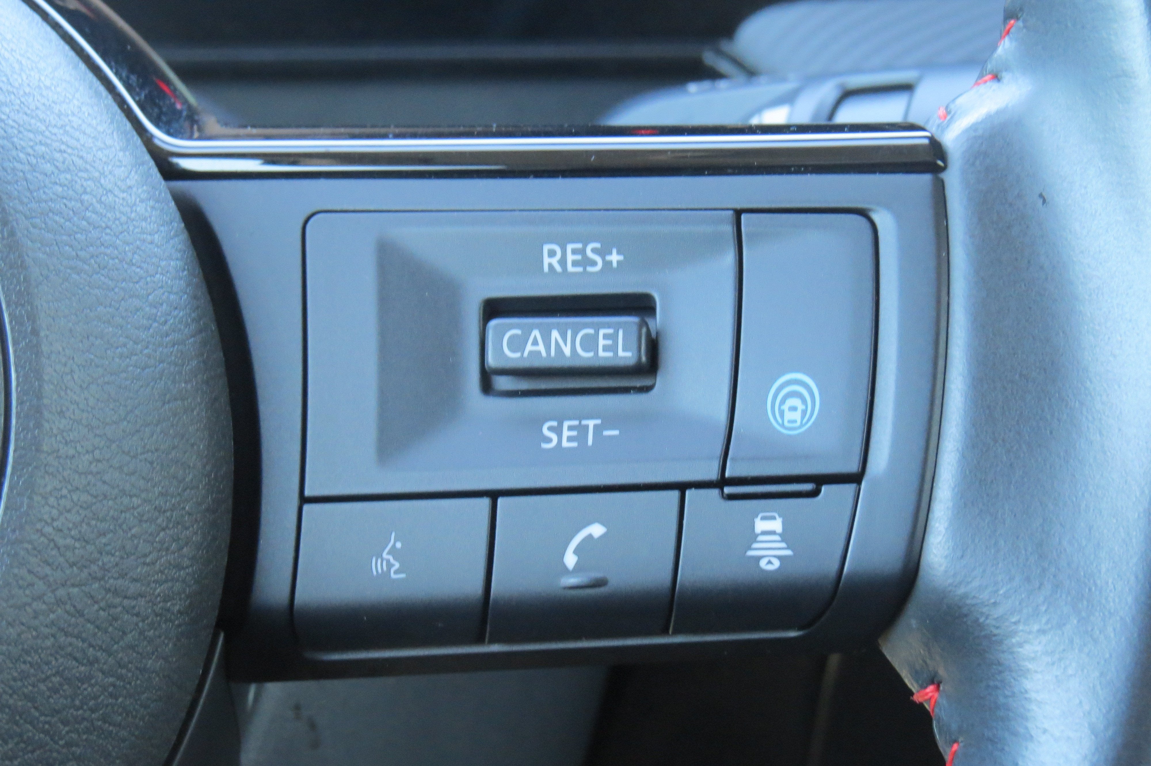 2025 Nissan Kicks SR AWD