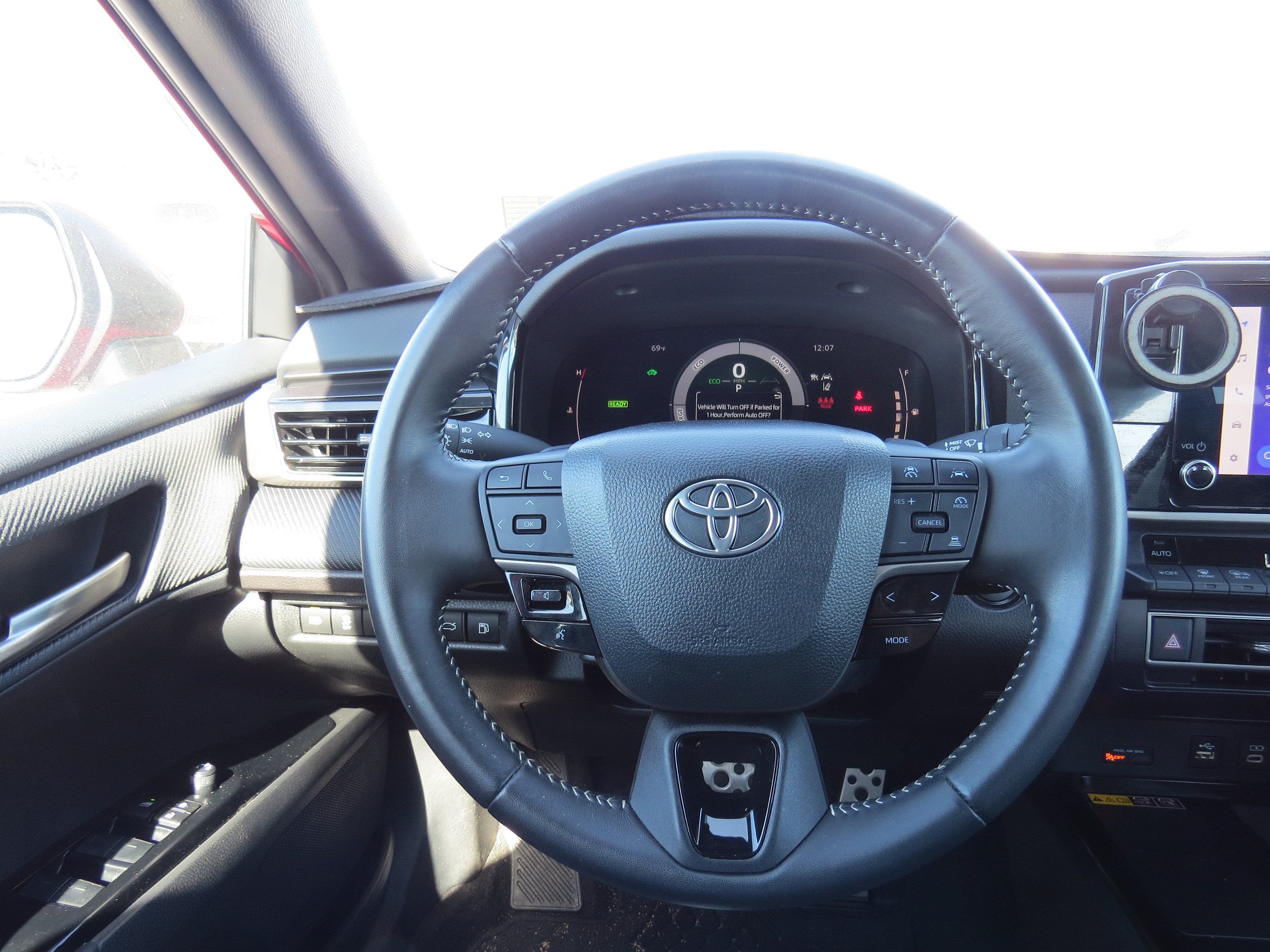 2025 Toyota Camry SE Hybrid w/ Convenience Package & Sunroof