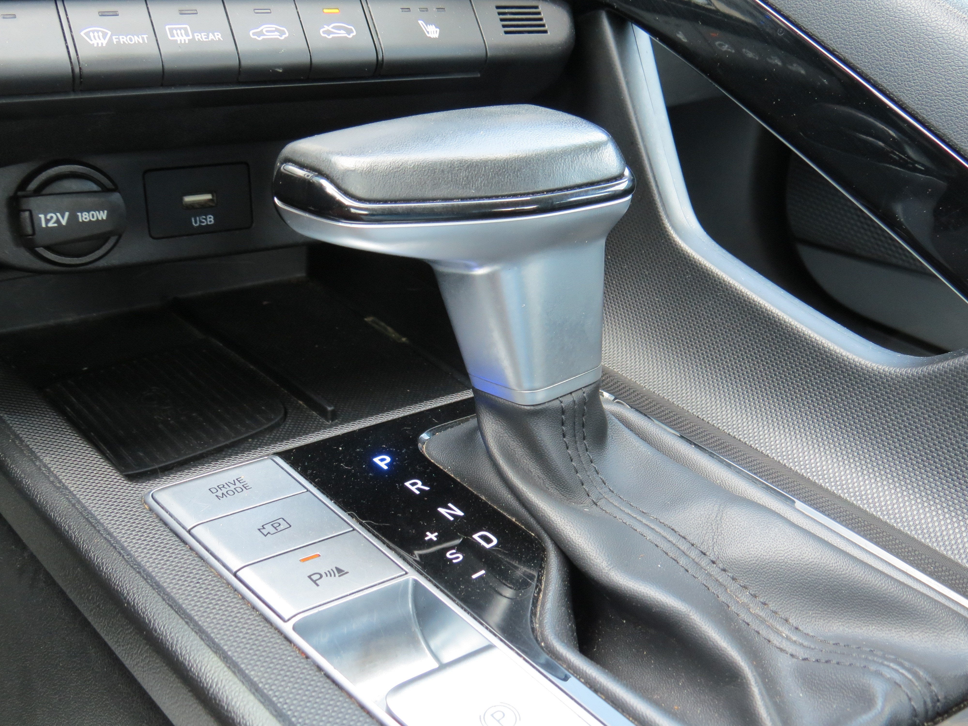 2024 Hyundai Elantra Limited w/ Sunroof