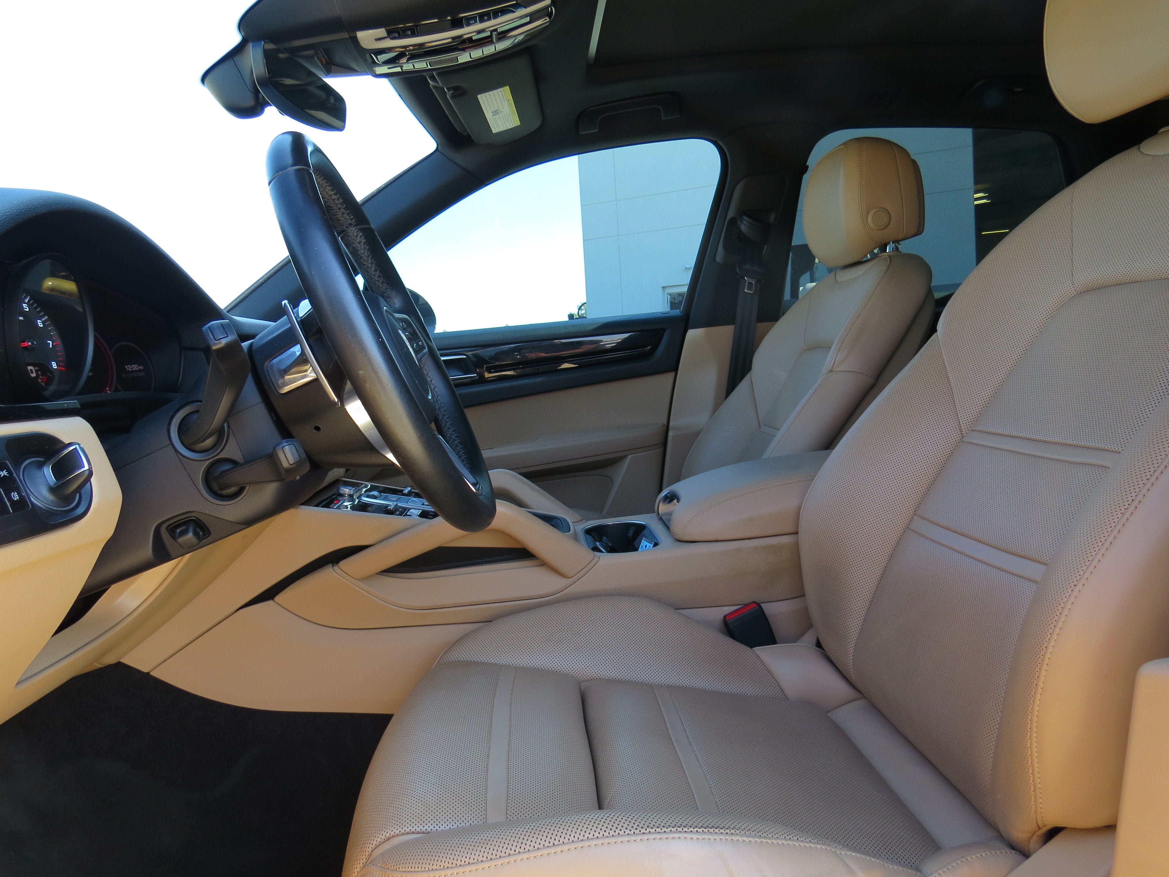 2019 Porsche Cayenne AWD w/ Premium Pkg. & Panoramic Sunroof