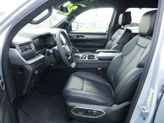 2025 Jeep Wagoneer Base
