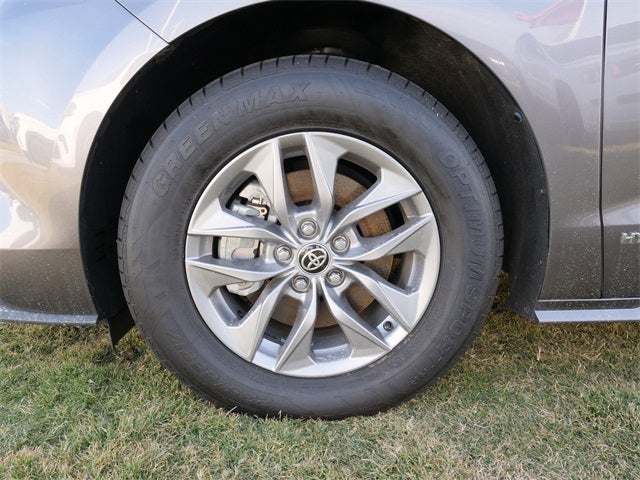 2021 Toyota Sienna XLE 8 Passenger