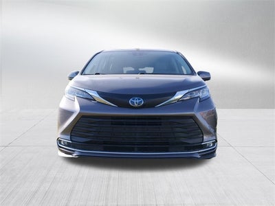 2021 Toyota Sienna XLE 8 Passenger