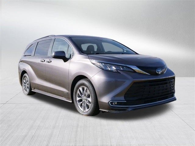 2021 Toyota Sienna XLE 8 Passenger